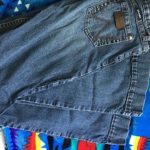 These size 14 trouser Wranglers are very cute and classy perfect for any event.